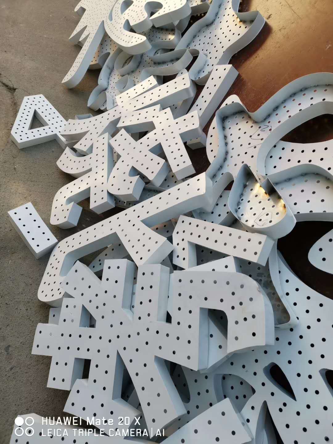 沖孔發(fā)光字